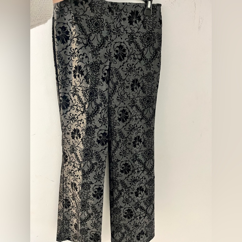 3/$20 Floral flocked faux velvet embellished pants size 4 New York and company